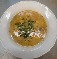 Oběd 02.12.2025 bramborová polévka s houbami