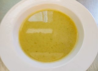Oběd 20.08.2026 brokolicová polévka