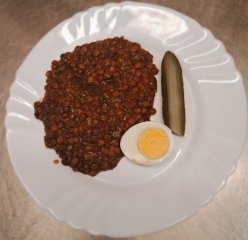 Oběd 15.01.2026 čočka s vajíčkem a okurkou