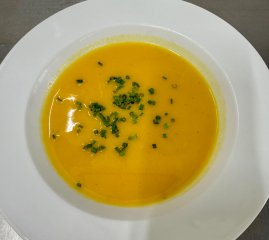 Oběd 20.03.2026 dýňová polévka