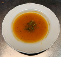 Oběd 09.10.2025 dýňová polévka