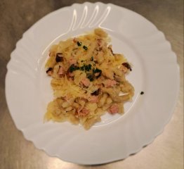 Oběd 20.04.2026 halušky se zelím a uzeným