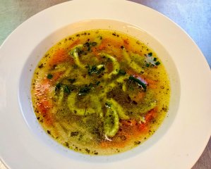 Oběd 29.04.2026 vývar se špenátovými špeclemi