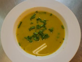 Oběd 26.03.2026 hráškový krém