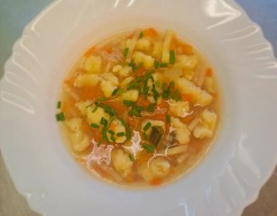 Oběd 27.03. vývar s domácími noky