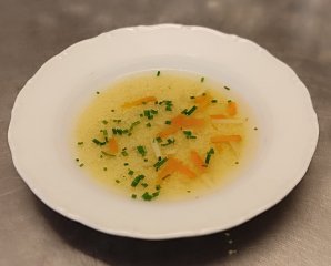 Oběd 01.10.2025 jarní polévka s kuskusem