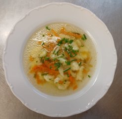 Oběd 09.01.2026 jarní polévka s domácími noky