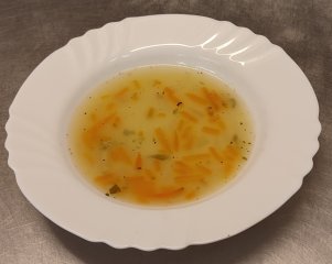 Oběd 22.10.2025 krupicová polévka