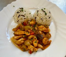 Oběd 19.03.2026 krutí soté s divokou rýží