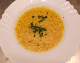 Oběd 21.04.2026 květáková polévka