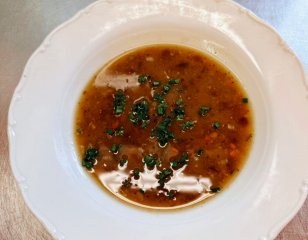 Oběd 16.10.2025 luštěninová polévka