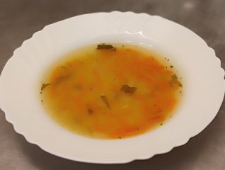 Oběd 06.10.2025 nudlová polévka s mrkvičkou