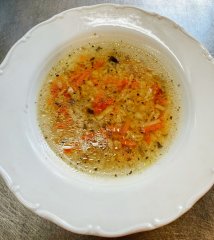 Oběd 09.12.2025 písmenková polévka