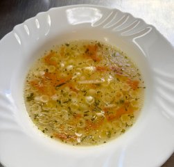 Oběd 08.12.2025 polévka risi-bisi