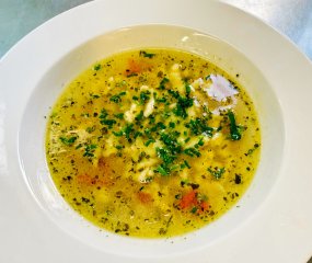 Oběd 04.03.2026 polévka se strouhaným kapáním