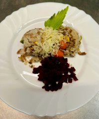 Oběd 09.10.2025 rizoto s červenou řepou