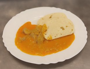 Oběd 03.10.2025 segedínský guláš s domácím houskovým knedlíkem