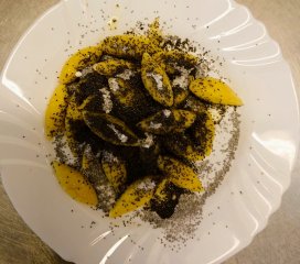 Oběd 20.02.2026 šišky s mákem a máslem