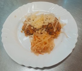 Oběd 12.01.2026 srbské rizoto se školním salátem