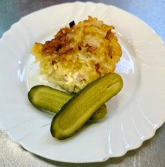 Oběd 09.02.2026 šunkofleky s okurkou