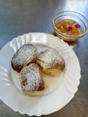 Oběd 20.01.2026 tvarohové buchty s kompotem