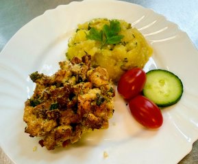 Oběd 01.04.2026 velikonoční nádivka se šťouchanými brambory a zeleninou