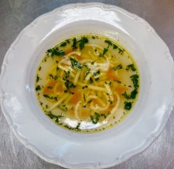 Oběd 17.10.2025 vývar se špeclemi