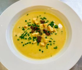 Oběd 16.03.2026 zeleninová krémová polévka s krutony