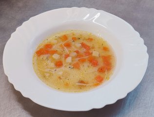 Oběd 27.10.2025 zeleninový vývar s nudlemi