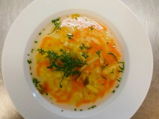 Oběd 16.02.2026 zeleninový vývar s tarhoňou